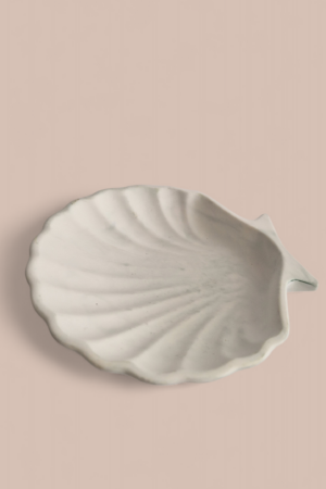 Väike mererohelise alatooniga dekoratiivne merekarp Oyster, käsitööna valminud ehetehoidja.